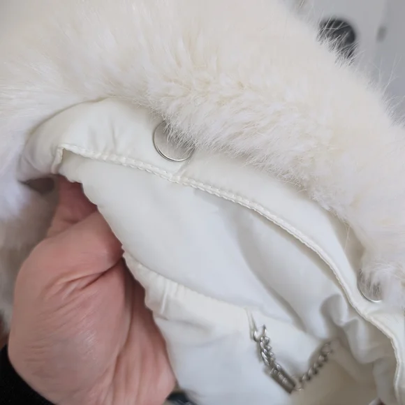 White House Black Market Women's White Faux Fur Vest - Picture 5 of 8